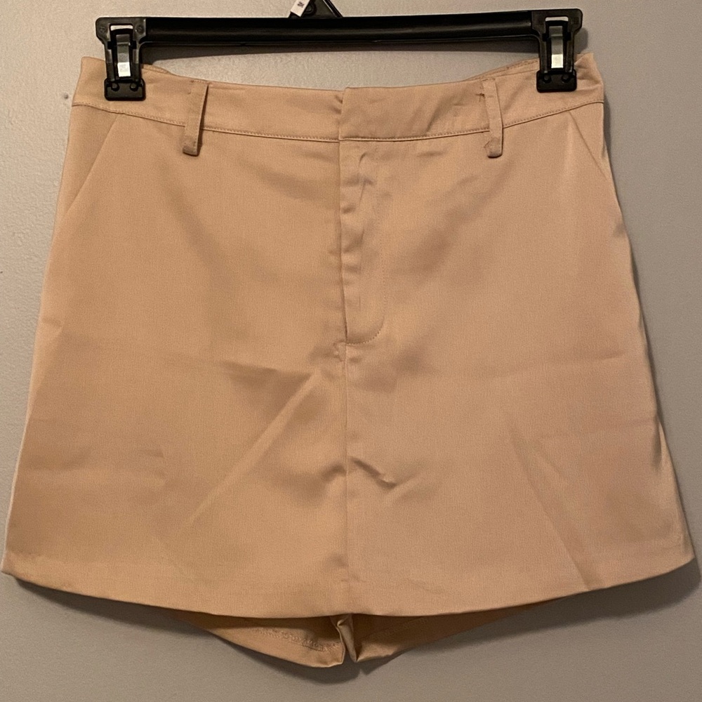 glam| Beige Belt Loop Flowy Mini Skort with Pockets